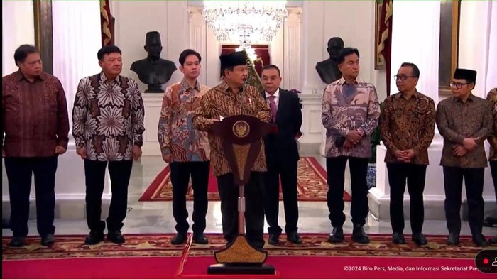 Prabowo saat mengumumkan susunan Kabinet Merah Putih