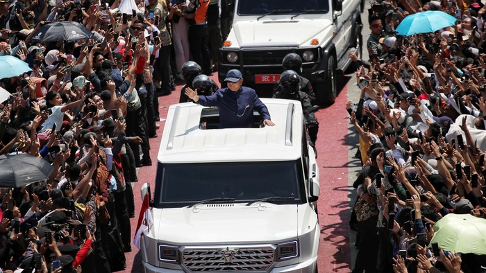 Presiden Prabowo menggunakan MV3 Garuda Limousine menuju Istana Negara