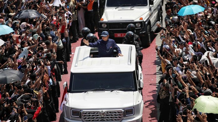 Presiden Prabowo menggunakan MV3 Garuda Limousine menuju Istana Negara