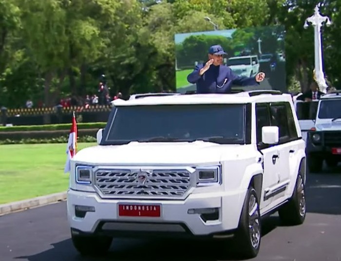 Presiden Prabowo Subianto berjoget saat tiba di Istana (dok. YouTube Sekretariat Presiden)