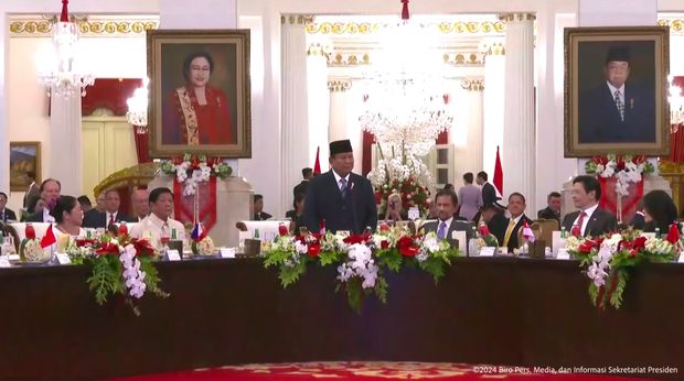 Presiden Prabowo Subianto memberikan sambutan dalam Jamuan Santap Malam Resmi dalam rangka Pelantikan Presiden RI ke-8, Istana Negara, Jakarta, Minggu (20/10/2024). (Tangkapan Layar Youtube Sekretariat Presiden)