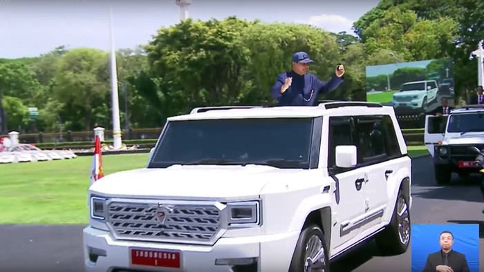 Presiden Prabowo Subianto tiba di Istana Negara. Ia sempat berjoget dari mobil.
