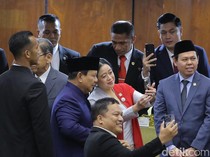 Saat Puan dan Prabowo Asyik Selfie Usai Pelantikan