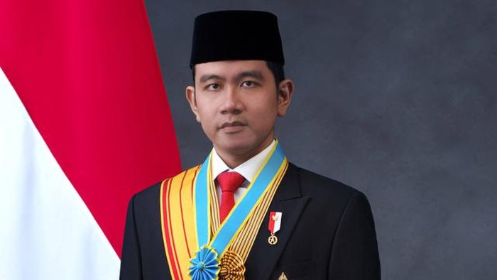 Foto resmi pasangan calon presiden Prabowo Subianto dan calon wakil presiden Gibran Rakabuming Raka akhirnya dirilis ke publik, Minggu (10/20/2024).