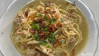 Bakmi Godhog ini ditambah topping suwiwi atau sayap ayam seharga Rp 5 ribu. Seperti ini tampilannya, disajikan dengan kuah kaldu bening dan mie kuning spesial. Foto: Detikcom / Atiqa Rana