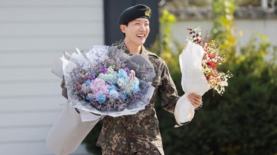 Senyum Bahagia J-Hope BTS Saat Selesai Wajib Militer