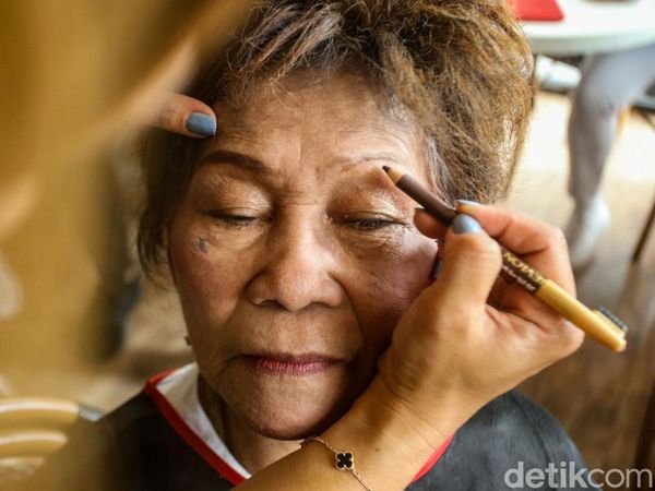 Serunya Pertukaran Budaya Merias Wajah Versi Filipina dan Indonesia