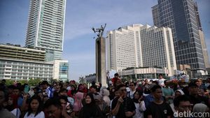 Suasana di Bundaran HI Jelang Pelantikan Prabowo-Gibran