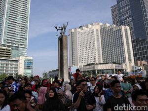 Suasana di Bundaran HI Jelang Pelantikan Prabowo-Gibran