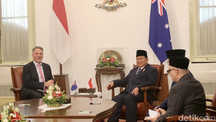 Presiden RI Prabowo Subianto menerima Wakil Perdana Menteri dan Menteri Pertahanan Australia, Richard Marles MP di Istana Merdeka, Jakarta, Minggu (20/10/2024). Usai dilantik sebagai Presiden RI, sore ini Prabowo diagendakan menerima kunjungan beberapa kepala negara.