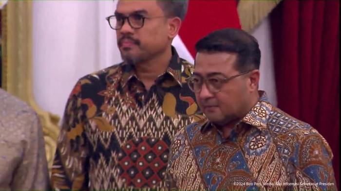Teuku Riefky Harsya