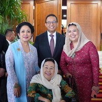 Putri Presiden ke-2 RI Soeharto ini memakai sanggul khas Jawa klasik yang dihias ronze melati. Foto: Instagram