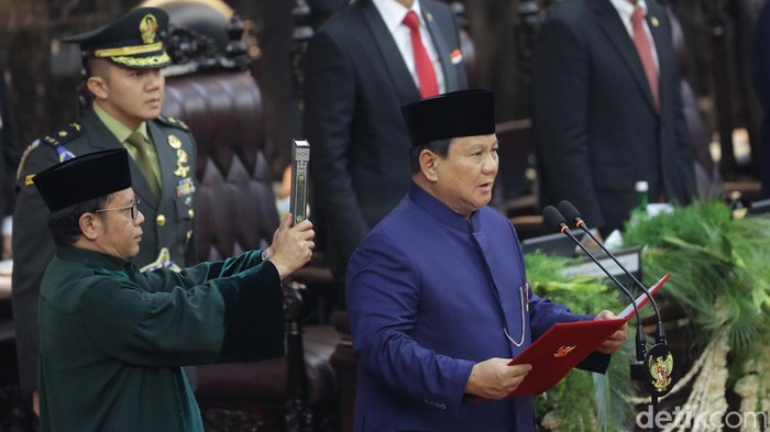 Ucap Sumpah, Prabowo-Gibran Resmi Jadi Presiden dan Wapres RI 2024-2029 Prabowo Subianto dan Gibran Rakabuming Raka resmi jadi Presiden dan Wakil Presiden Republik Indonesia periode 2024-2029. Resminya Prabowo-Gibran jadi Presiden dan Wapres ditandai dengan pengucapan sumpah.