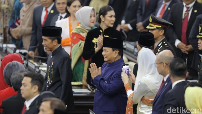 Prabowo Subianto dan Gibran Rakabuming Raka resmi jadi Presiden dan Wakil Presiden Republik Indonesia periode 2024-2029. Resminya Prabowo-Gibran jadi Presiden dan Wapres ditandai dengan pengucapan sumpah.