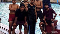 Bersama teman-teman di Kolam Renang Panorama.