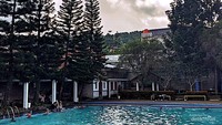 Kolam Renang Panorama yang berair jernih dan bersih.