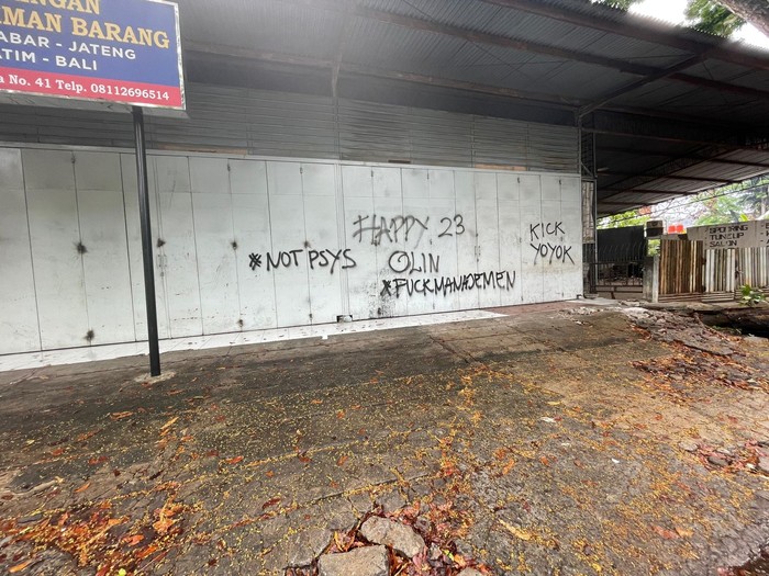 Ujaran kebencian yang dilontarkan kepada paslon nomor urut dua, Yoyok-Joss.