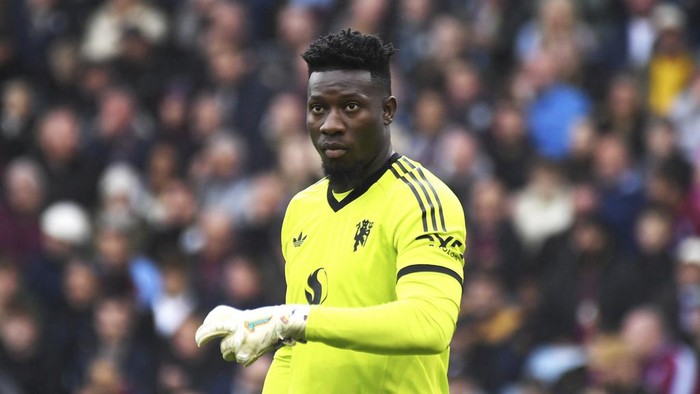Manchester Uniteds goalkeeper Andre Onana during the English Premier League soccer match between Aston Villa and Manchester United at Villa Park in Birmingham, England, Sunday, Oct. 6, 2024. (AP Photo/Rui Vieira)
