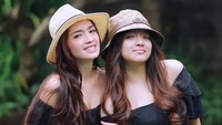 Angel Karamoy yang terlihat awet muda sampai dianggap kakak adik dengan putrinya, Lovely. (Foto: dok Instagram)
