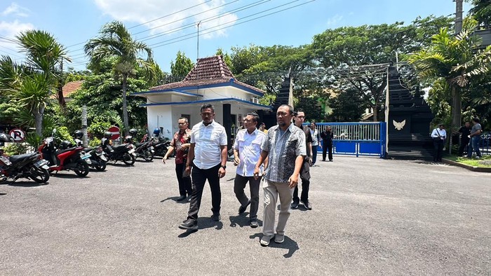Anggota DPRD Kota Kediri protes tutup gerbang gedung