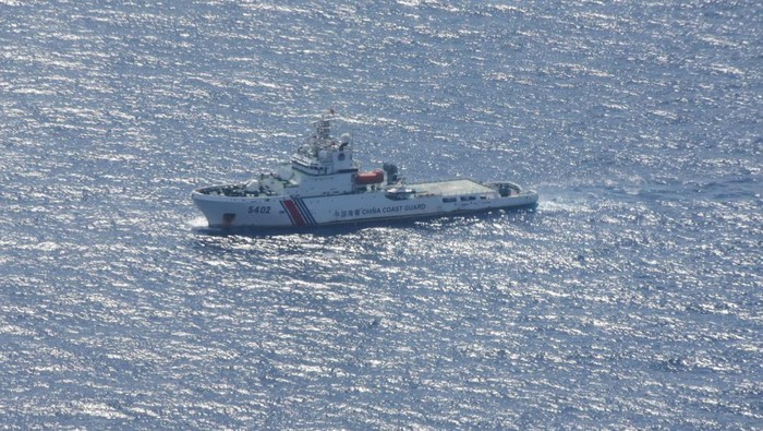 Bakamla RI usir Kapal Coast Guard China di perairan Natuna Utara, Kepri. (Dok Bakamla RI)