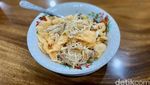 20 Bubur Ayam Kaki Lima Enak Ada di Sini!