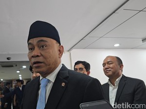 Tinggalkan Komdigi, Budi Arie Kasih Pantun Andalan