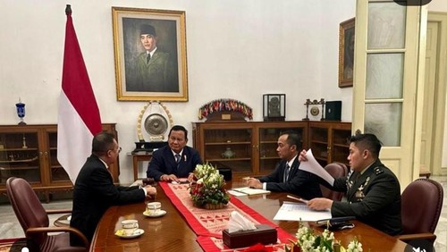 Dasco unggah Momen Prabowo memberikan arahan ke Mensesneg dan Seskab