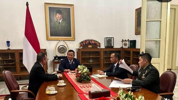 Momen Prabowo Langsung Beri Arahan Malam-malam di Istana