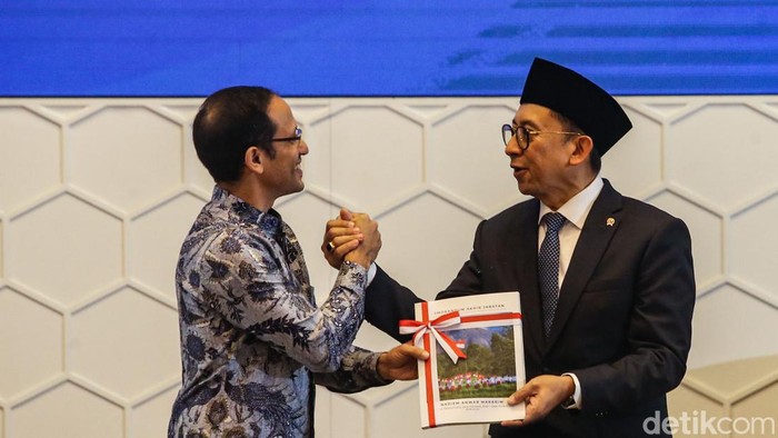 Fadli Zon-Giring Duet Pimpin Kementerian Kebudayaan Presiden RI Prabowo Subianto menunjuk Fadli Zon sebagai Menteri Kebudayaan yang tugasnya akan dibantu oleh Giring Ganesha atau yang dikenal sebagai Giring