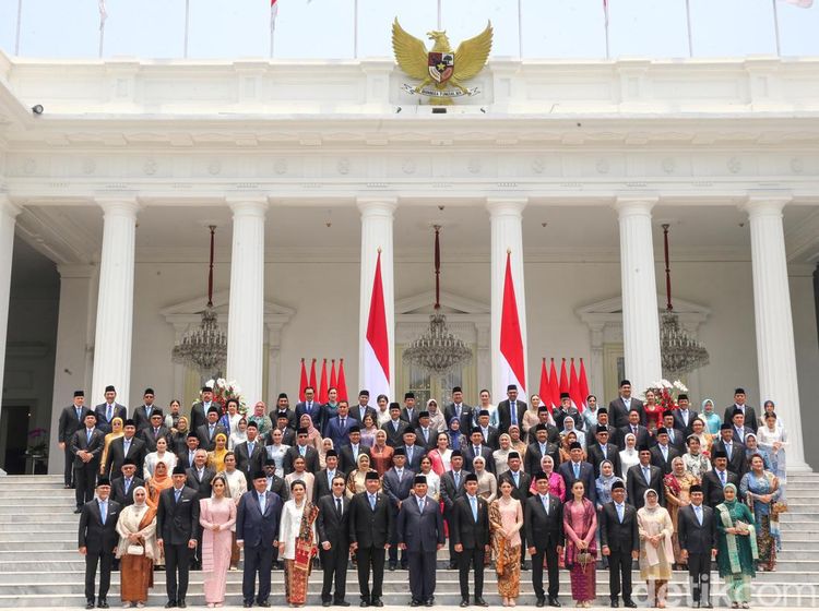 Potret Prabowo-Gibran Bersama Menteri Kabinet Merah Putih di Istana