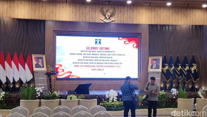 Foto Presiden dan Wakil Presiden Prabowo Subianto-Gibran Rakabuming Raka sudah terpajang di Kantor Kementerian (Foto: Arsip detikcom)