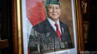 Foto kenegaraan tersebut tersedia untuk diunduh secara gratis melalui situs resmi Sekretariat Negara. 