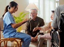 7 Keuntungan Menjadi Perawat Home Care Dibanding Perawat Rumah Sakit