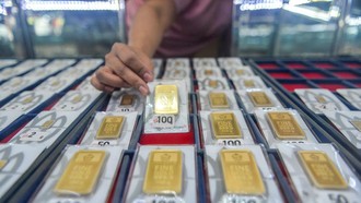 Harga Emas Antam Hari Ini Ambruk!