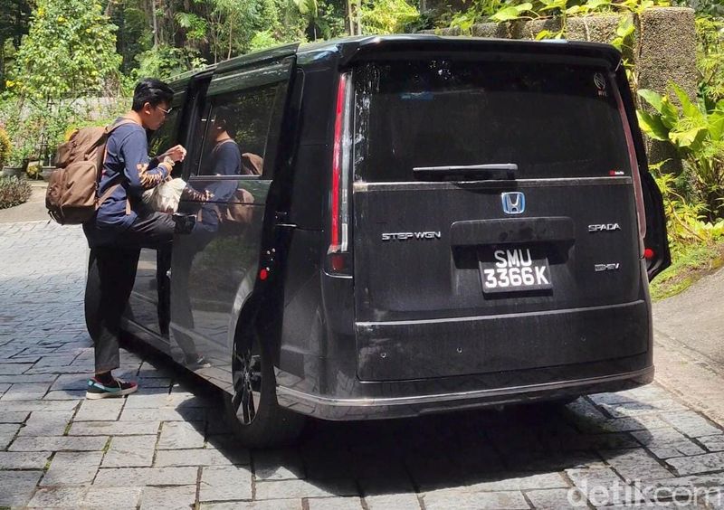 Honda Step WGN.