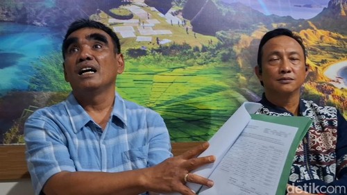 Kabid Propam Polda NTT Kombes Robert Anthoni Sormin didampingi Kabid Humas Polda NTT Kombes Ariasandy, saat konferensi pers di Mapolda NTT, Senin (21/10/2024).