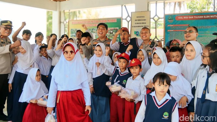 Kapolres Sukabumi Gelar Makan Siang Gratis untuk Pelajar Berkebutuhan Khusus