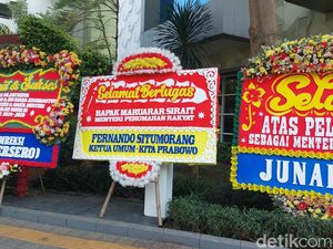 Kantor PUPR Penuh Karangan Bunga untuk Menteri Perumahan-PU Baru