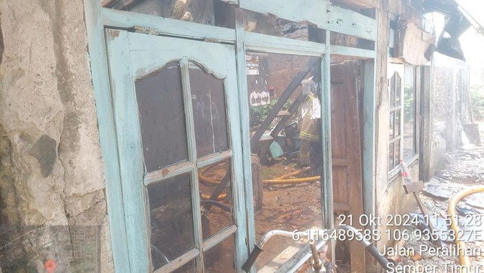 Kebakaran rumah kontrakan terjadi di Cilincing, Jakarta Utara (Jakut). Dilaporkan ada 3 rumah kontrakan yang hangus terbakar. (dok Damkar Jakut)
