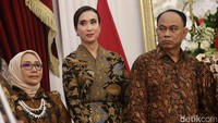 Kepastian Widiyanti Putri Wardhana sebagai Menteri Pariwisata disampaikan Presiden Prabowo Subianto yang didamppingi wakil Presiden Gibran Rakabuming Raka di Istana Kepresidenan pada Minggu (20/10/2024) malam. (Grandyos Zafna/detikcom)  