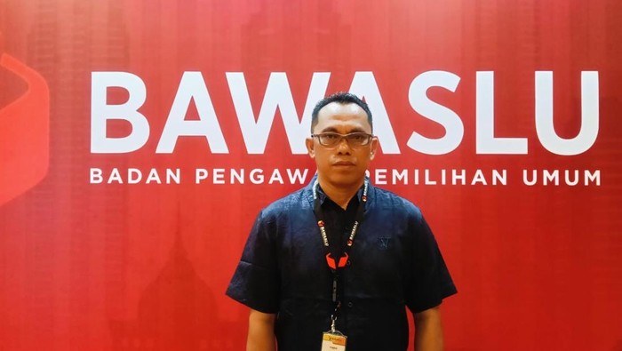 Ketua Bawaslu Aru, Alan Jacobus.