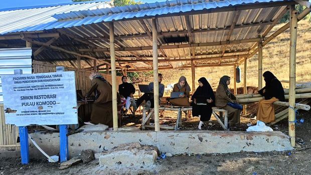 Kondisi ruang guru di SMKN Restorasi Pulau Komodo di Pulau Komodo, Taman Nasional Komodo, Manggarai Barat, NTT. (Istimewa)