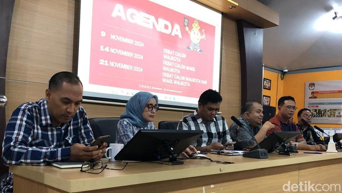 Konferensi pers debat calon Wali Kota dan Wakil Wali Kota Jogja di Kantor KPU Kota Jogja, Senin (21/10/2024).