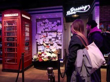 Kotak Telepon dari Sampul One Direction Banjir Penghormatan untuk Liam Payne