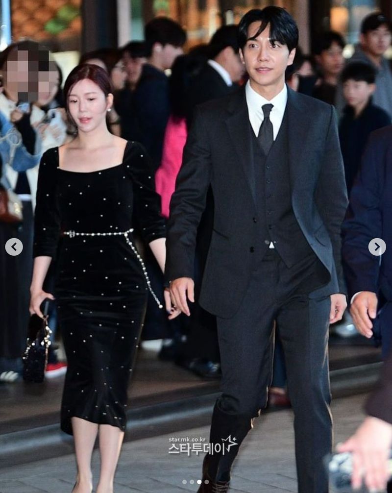 Lee Seung Gi dan Lee Da In Lee Seung Gi dan Lee Da In menghadiri pernikahan Jo Se Ho