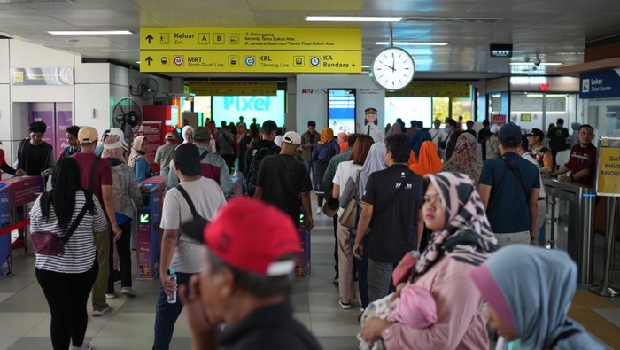Jumlah penumpang LRT Jabodebek melonjak pada 20 Oktober 2024 yang bertepatan dengan penerapan tarif Rp 1 dalam rangka memeriahkan Pesta Rakyat Pelantikan Presiden dan Wakil Presiden.