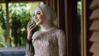 Margin Wieheerm tak lupakan pendidikan meski sudah jadi ibu dan istri. (Foto: dok Instagram)