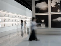 Melihat Karya Fotografi Abstrak-Seni Hitam Putih dalam Pameran 365