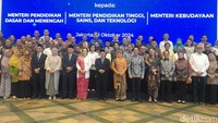 Abdul Muti berharap dukungan staf kementerian untuk bersama-sama dan sungguh-sungguh mengembangkan kualitas pendidikan dan sumber daya manusia (SDM).  Pendidikan untuk semua dan bergotong royong untuk mencerdaskan kehidupan bangsa, kata Muti..Foto: (Trisna Wulandari/detikcom)